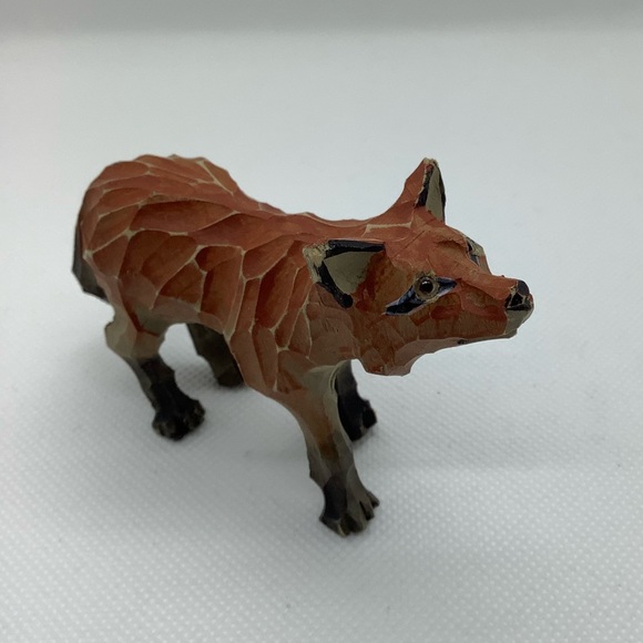 Small Carved Fox Figure Woodland Animal Figurine - Picture 1 of 5
